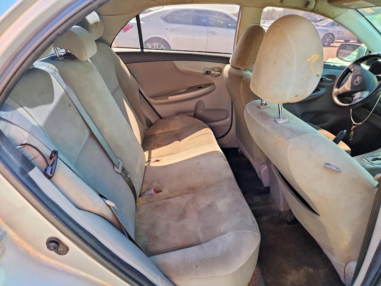 2013 TOYOTA COROLLA LE photo 19