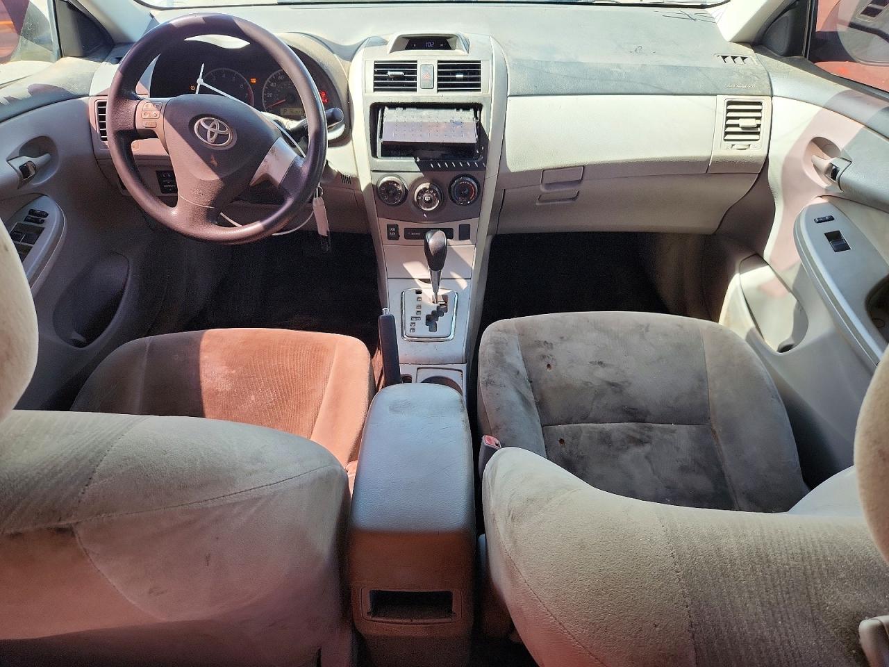 2013 TOYOTA COROLLA LE photo 15