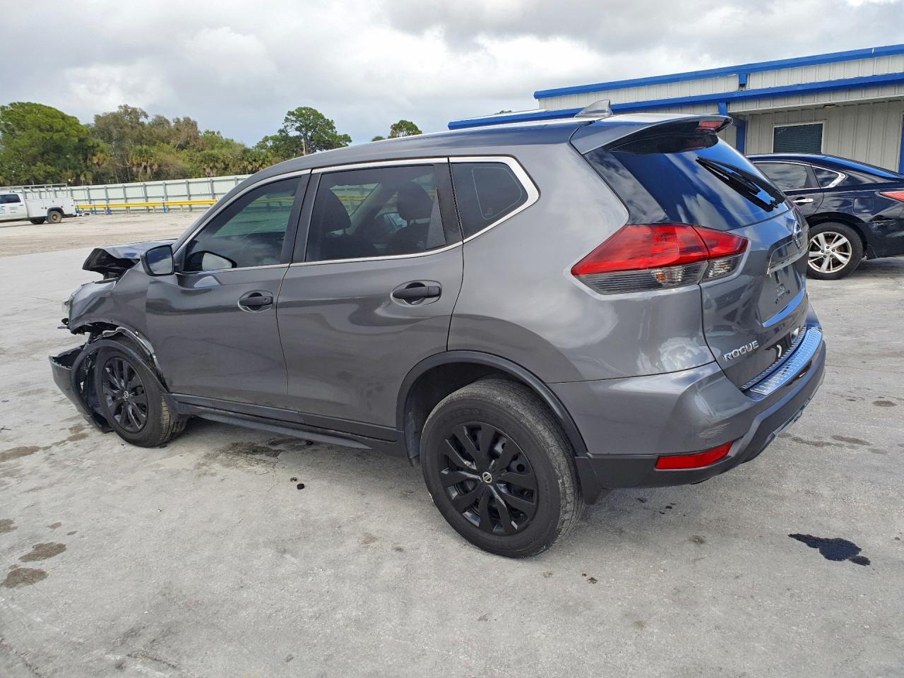 2019 NISSAN ROGUE S photo 2
