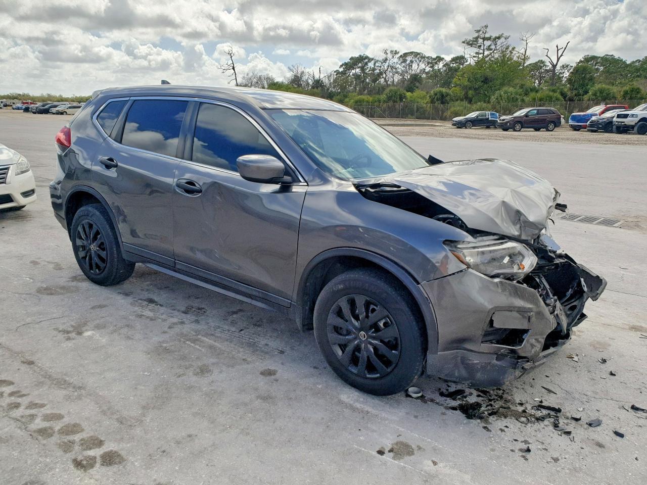 2019 NISSAN ROGUE S photo 4