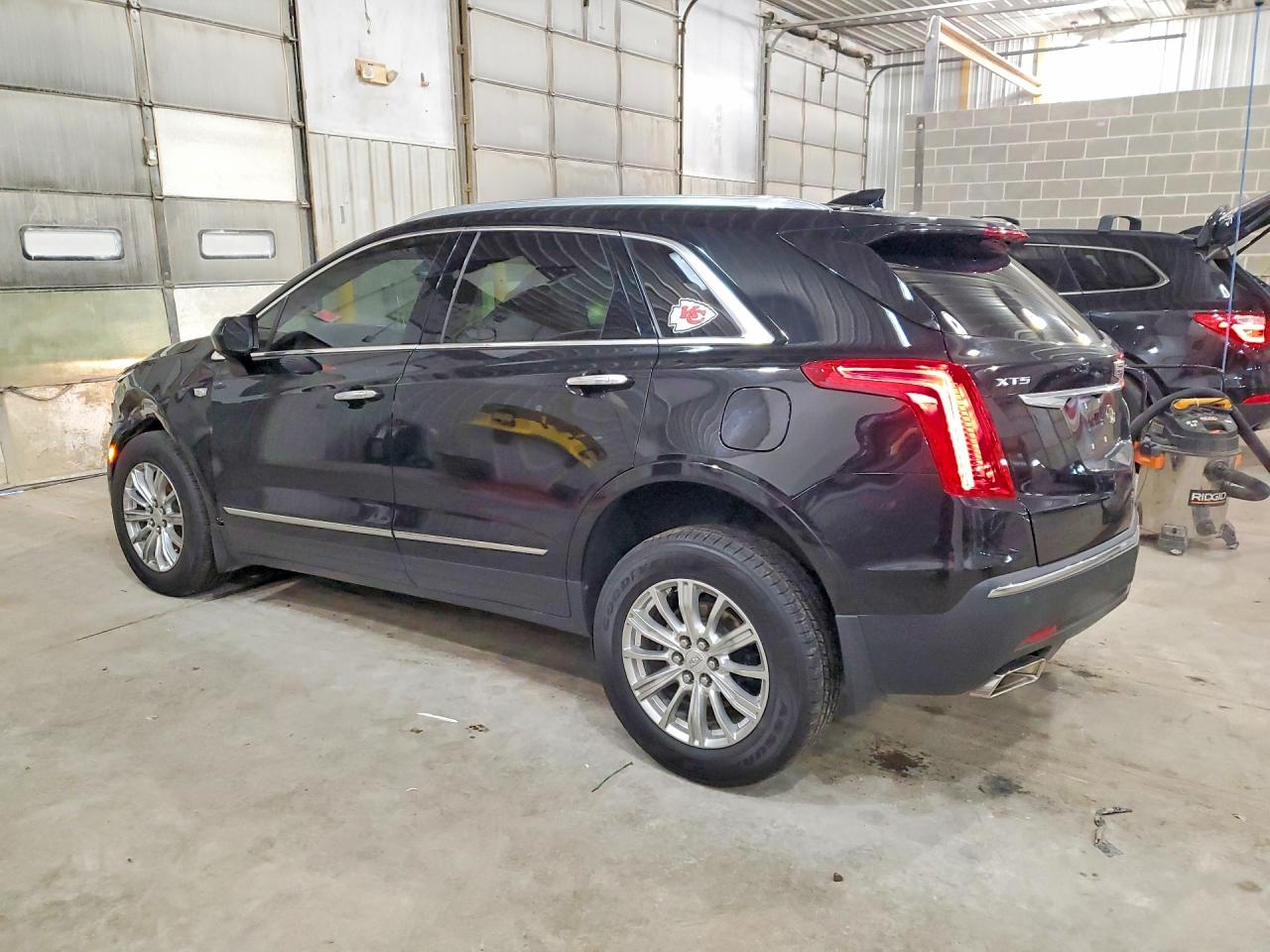 2017 CADILLAC XT5 photo 3