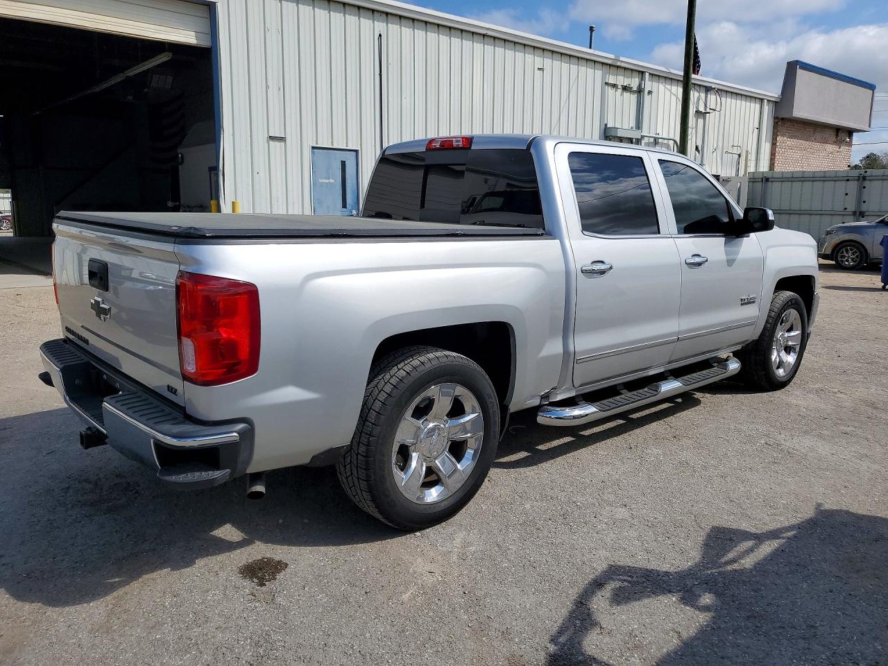 2018 CHEVROLET SILVERADO C1500 LTZ photo 3