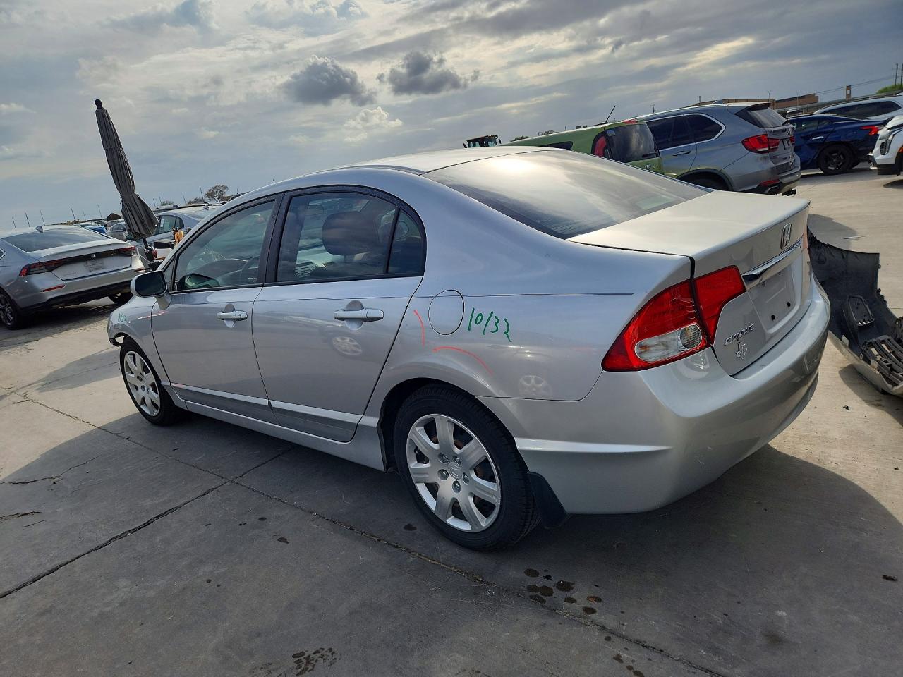 2011 HONDA CIVIC LX photo 2