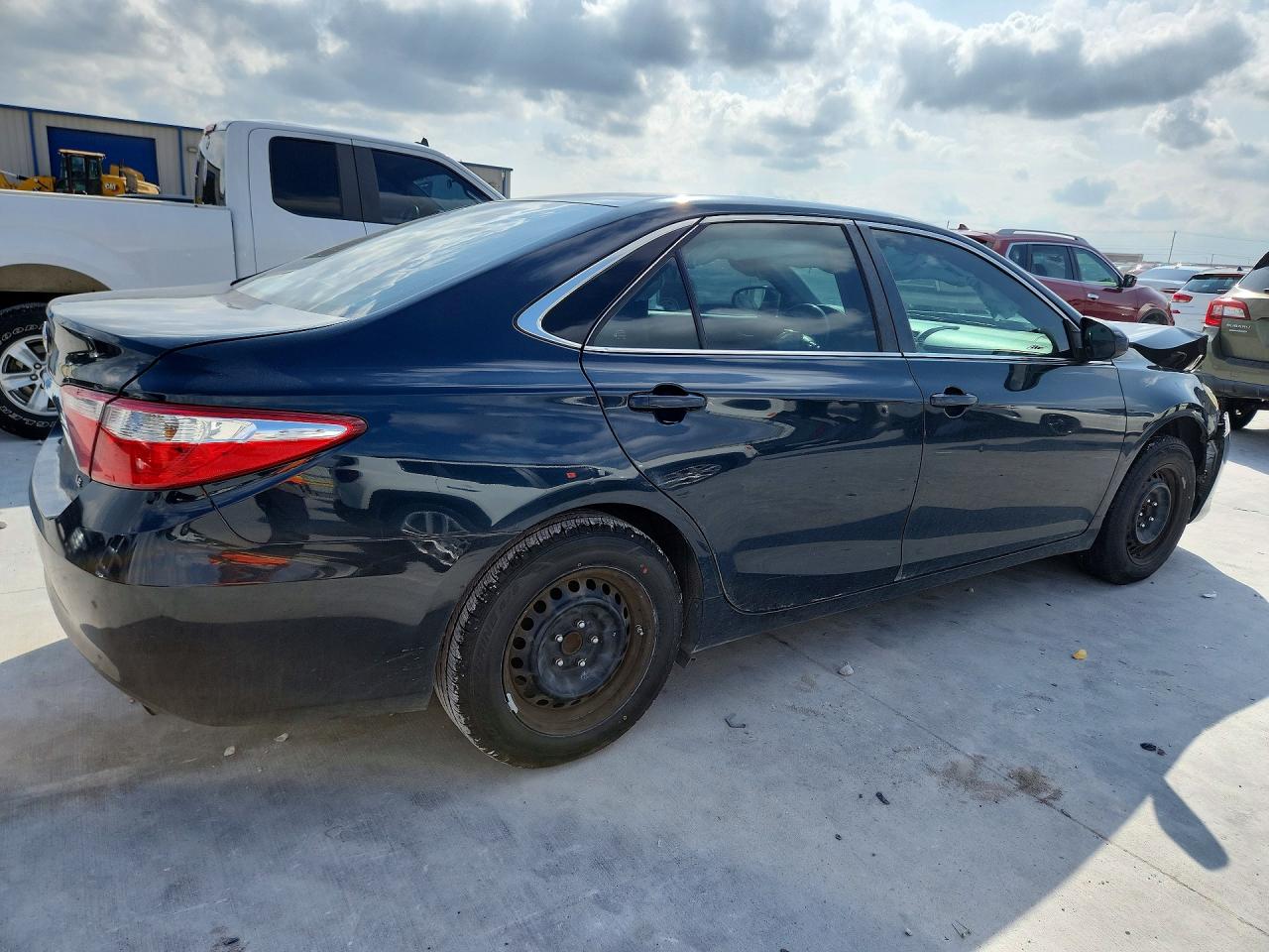 2017 TOYOTA CAMRY LE photo 5