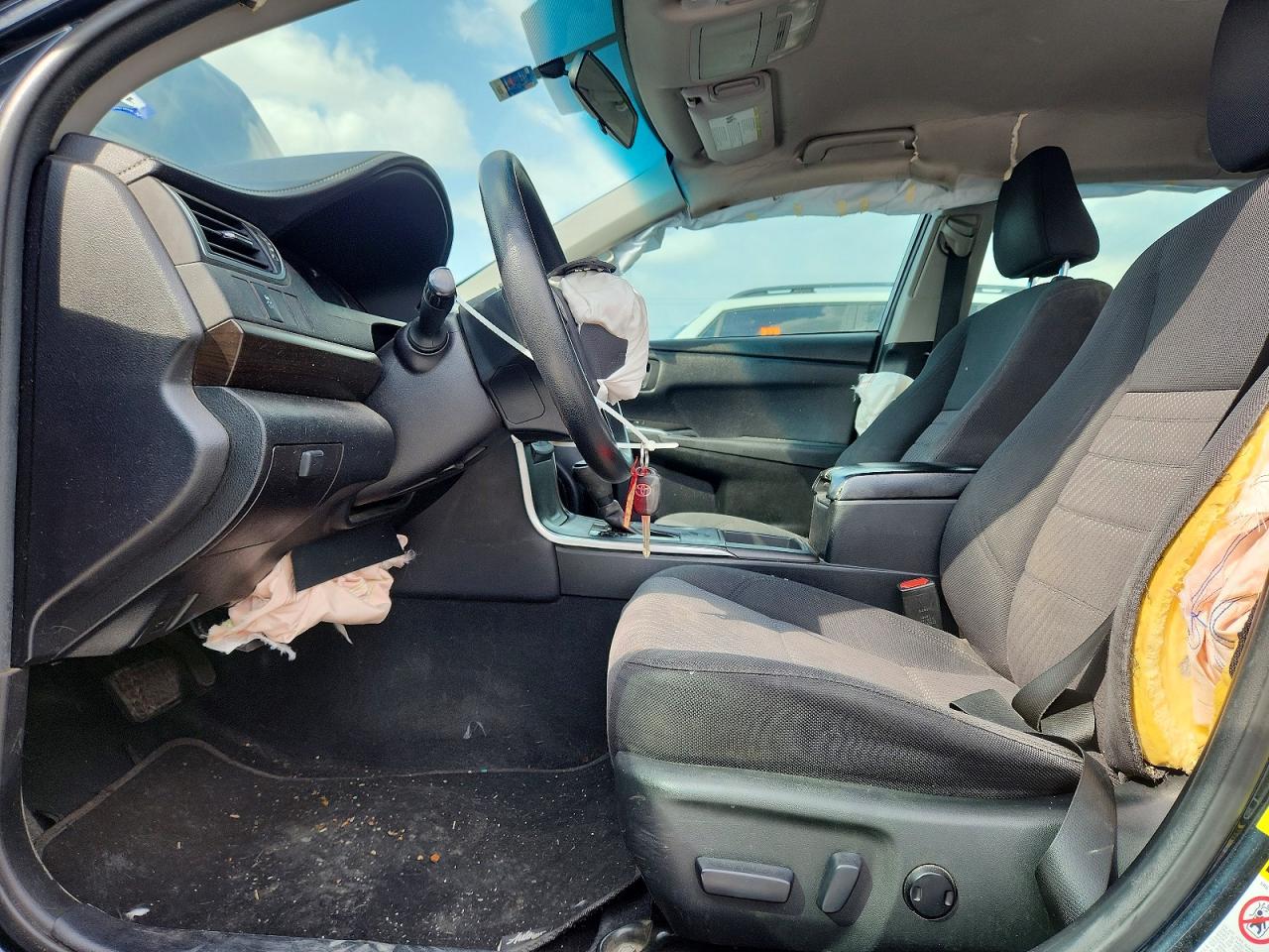 2017 TOYOTA CAMRY LE photo 13