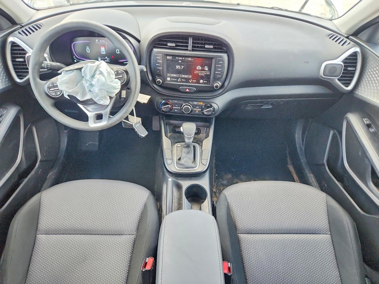 2025 KIA SOUL LX photo 22