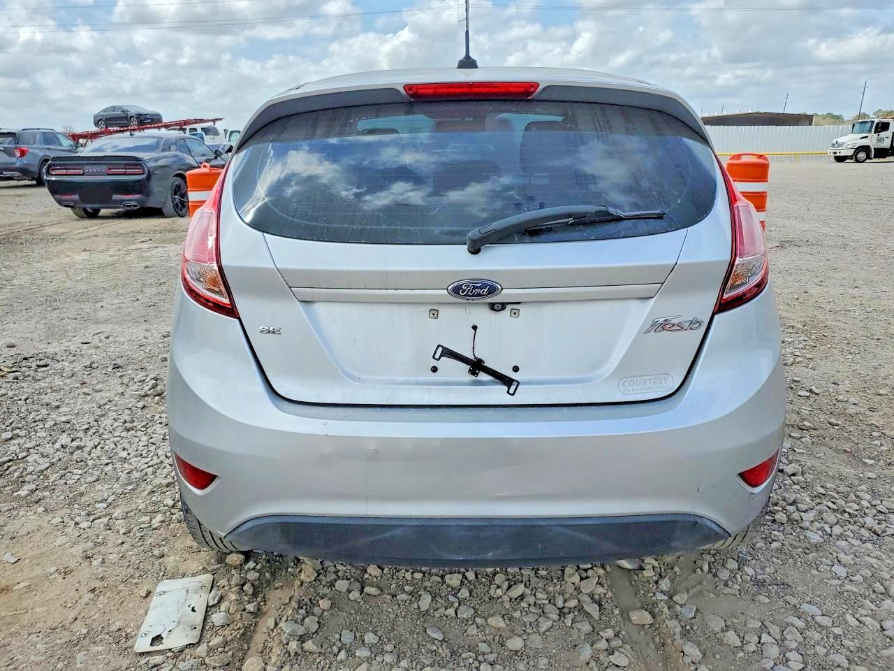 2018 FORD FIESTA SE photo 6