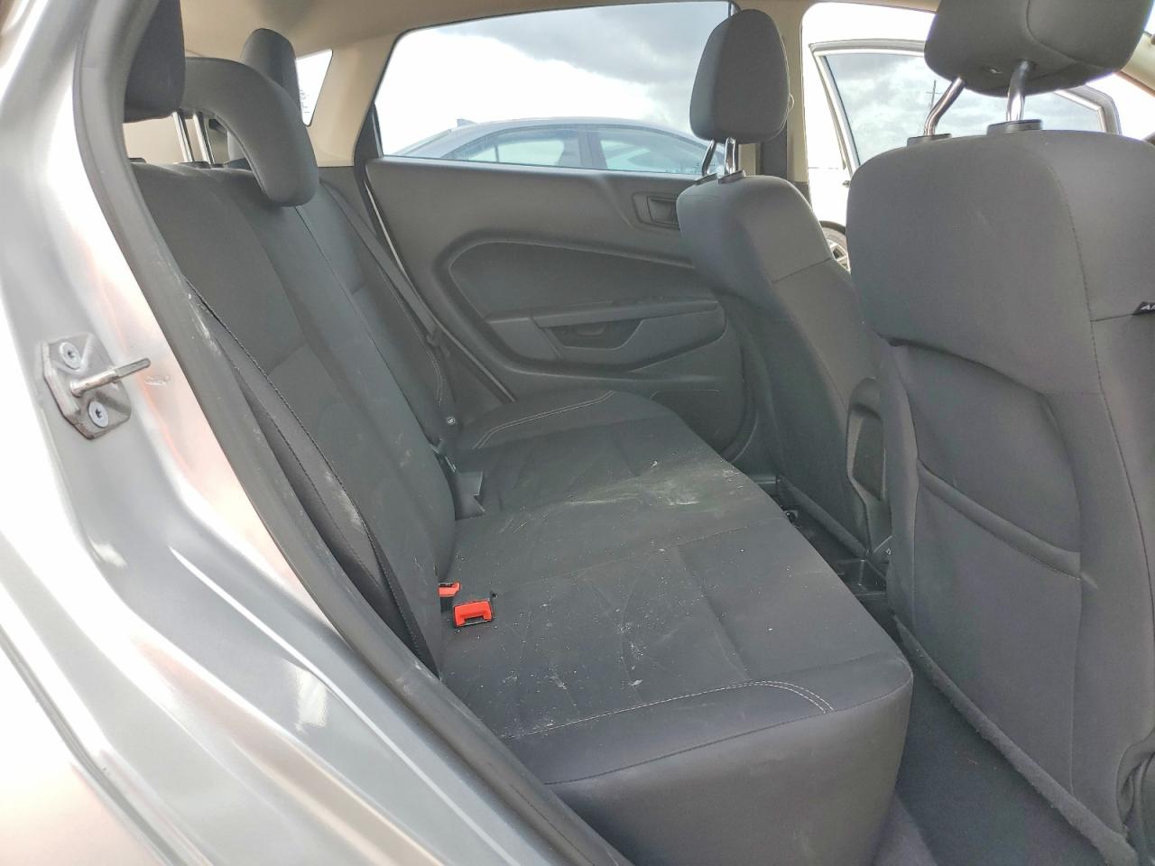 2018 FORD FIESTA SE photo 10