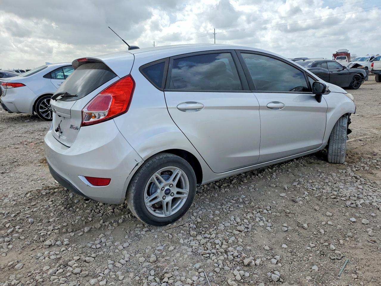 2018 FORD FIESTA SE photo 3