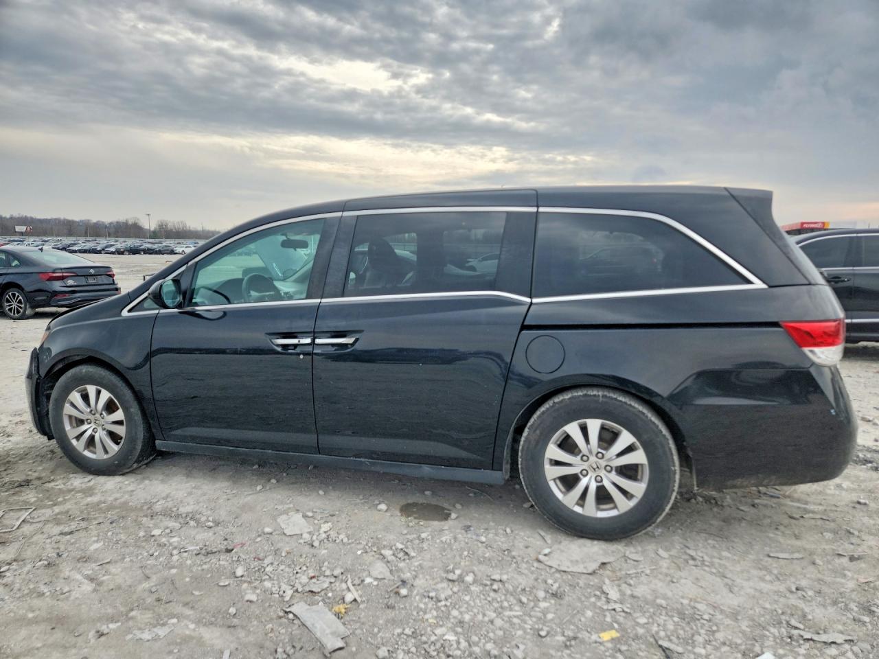2016 HONDA ODYSSEY SE photo 3
