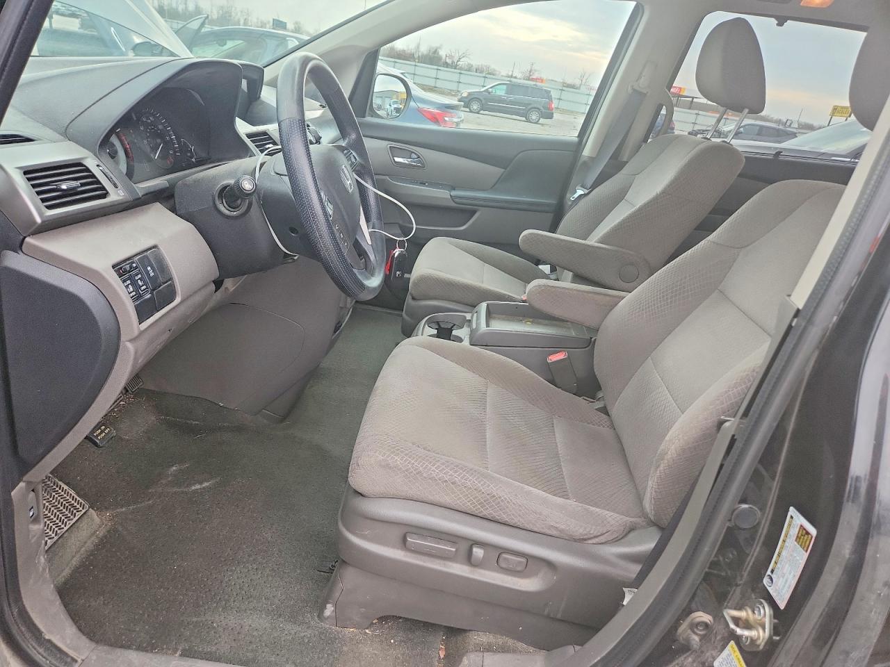 2016 HONDA ODYSSEY SE photo 13