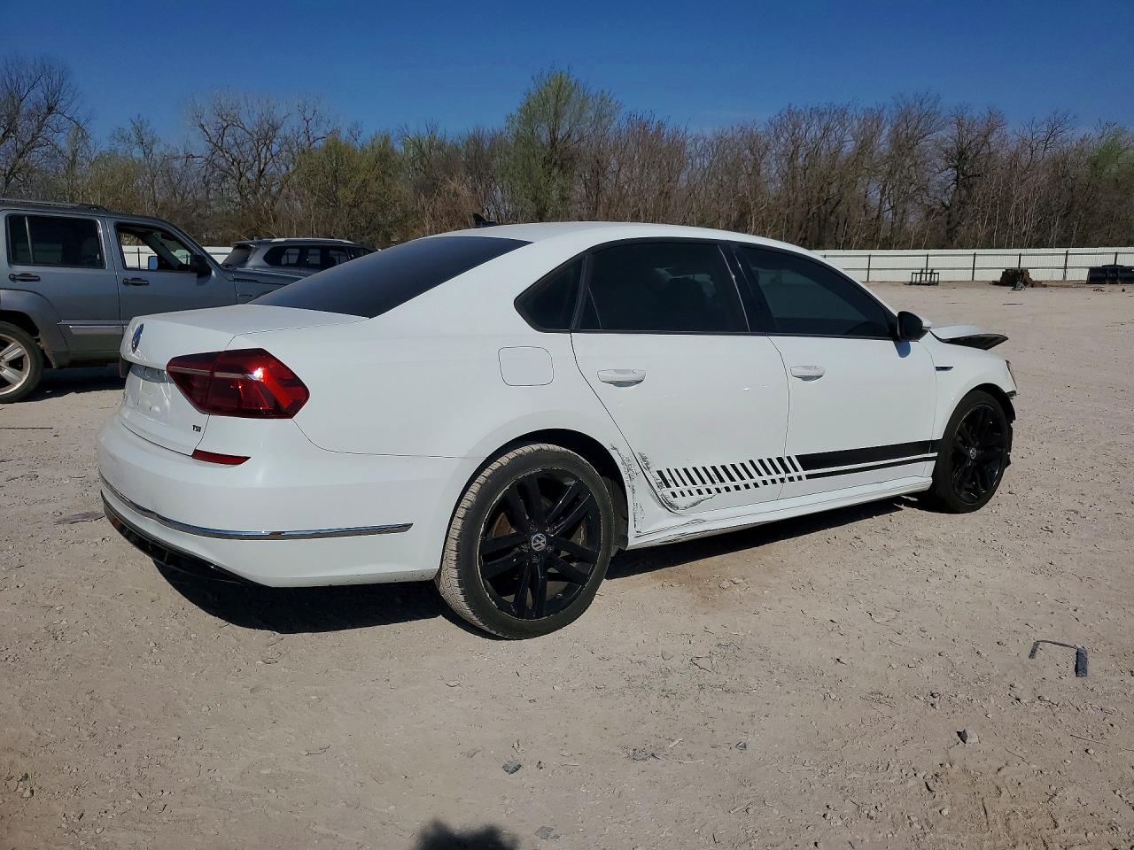 2018 VOLKSWAGEN PASSAT S photo 5