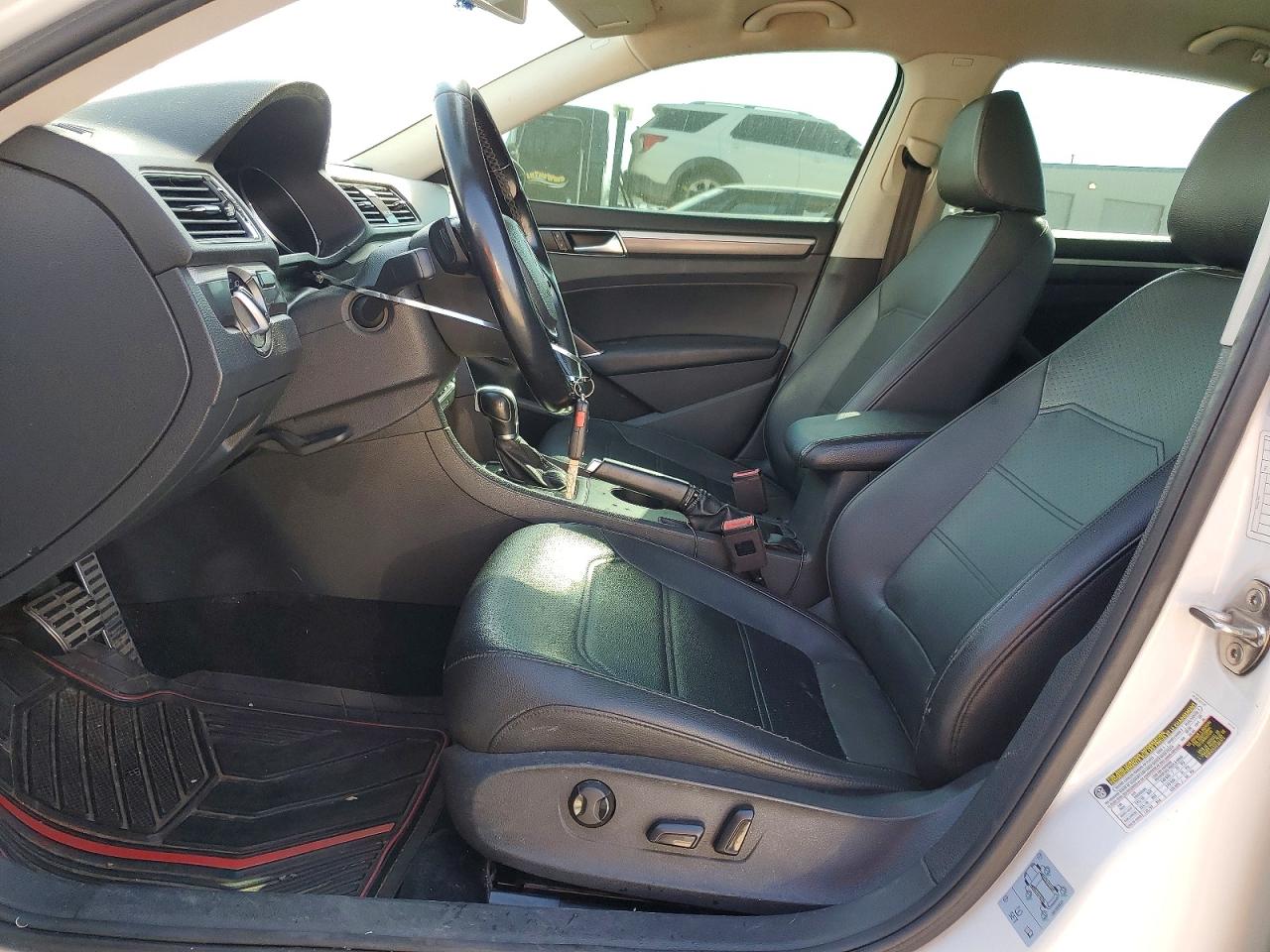 2018 VOLKSWAGEN PASSAT S photo 13