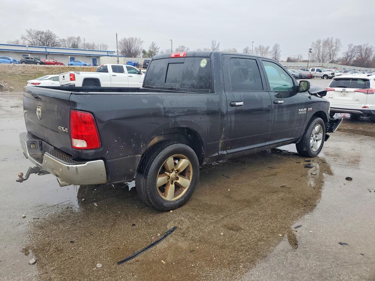 2017 RAM 1500 SLT photo 3