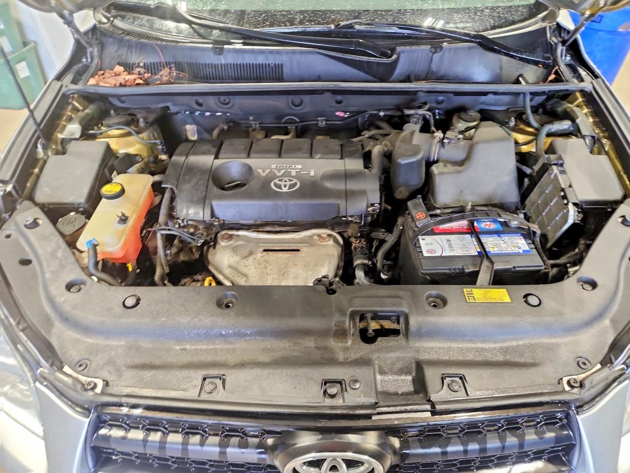2011 TOYOTA RAV4 photo 12