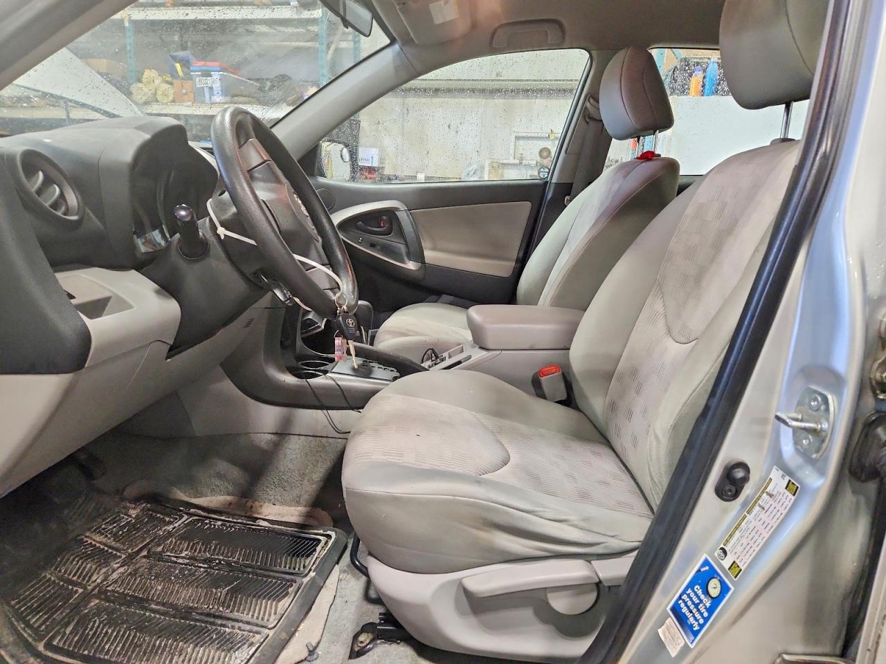 2011 TOYOTA RAV4 photo 7