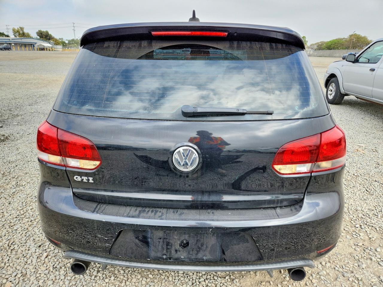 2013 VOLKSWAGEN GTI photo 11