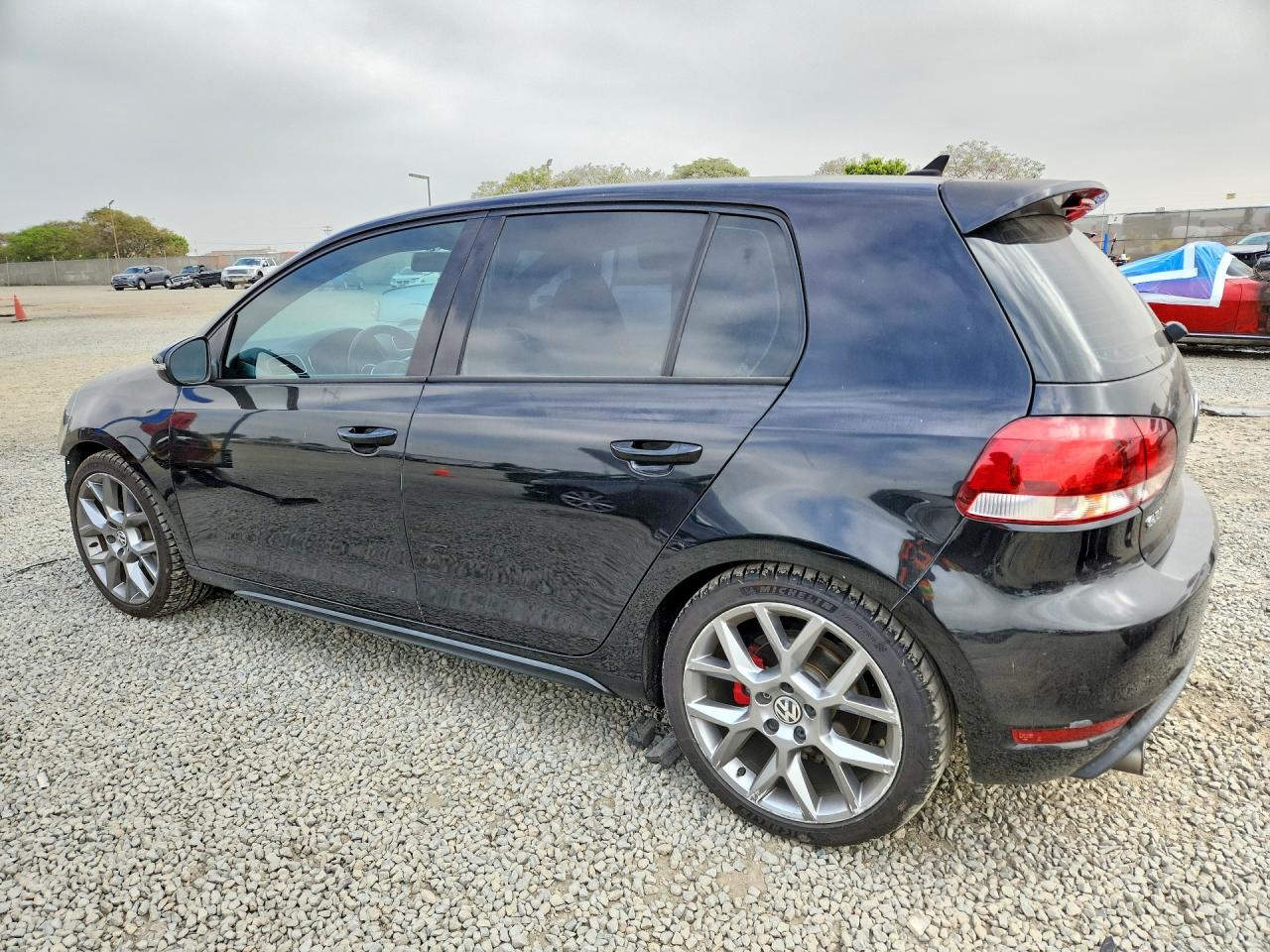 2013 VOLKSWAGEN GTI photo 3