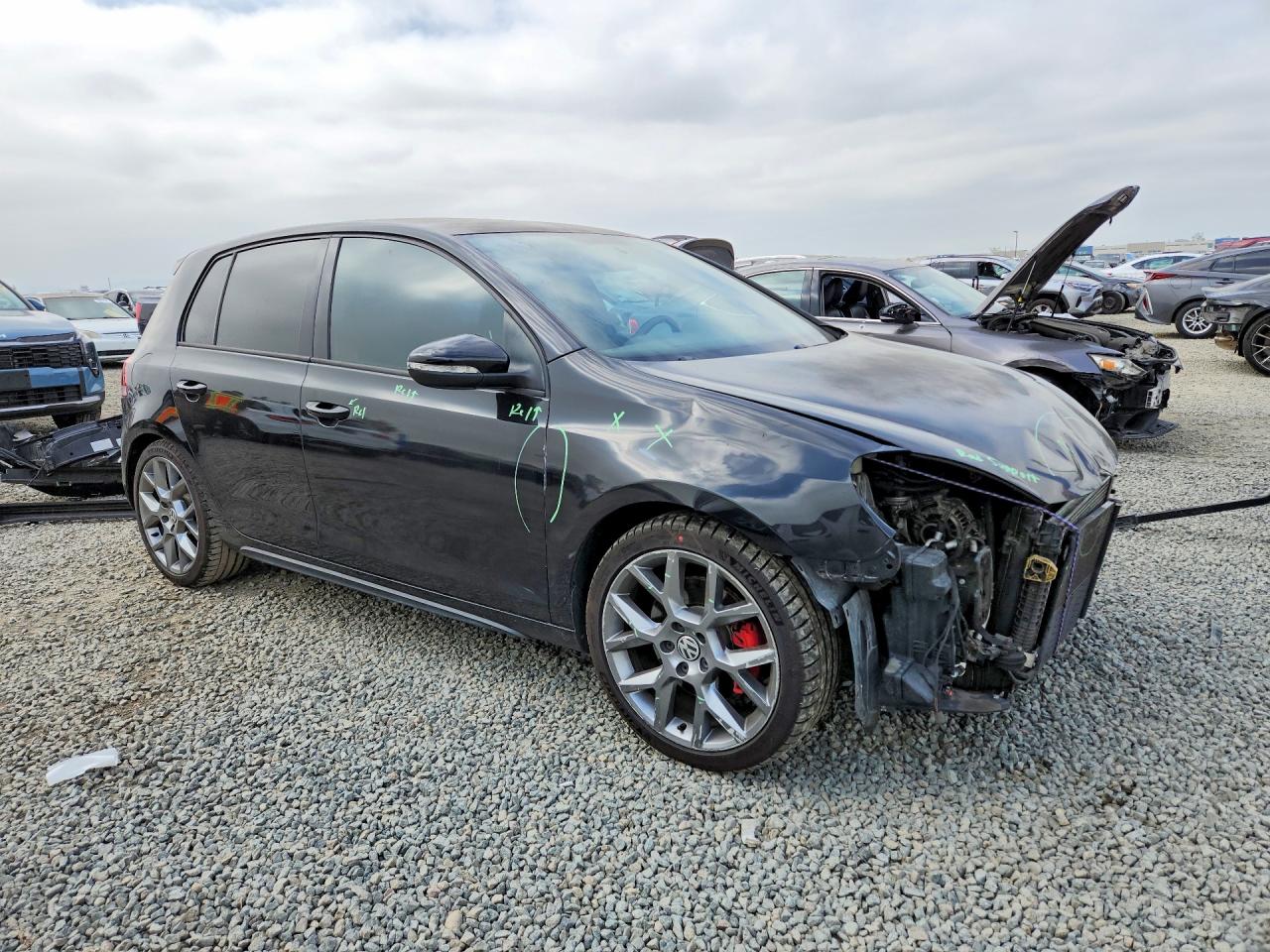 2013 VOLKSWAGEN GTI photo 7