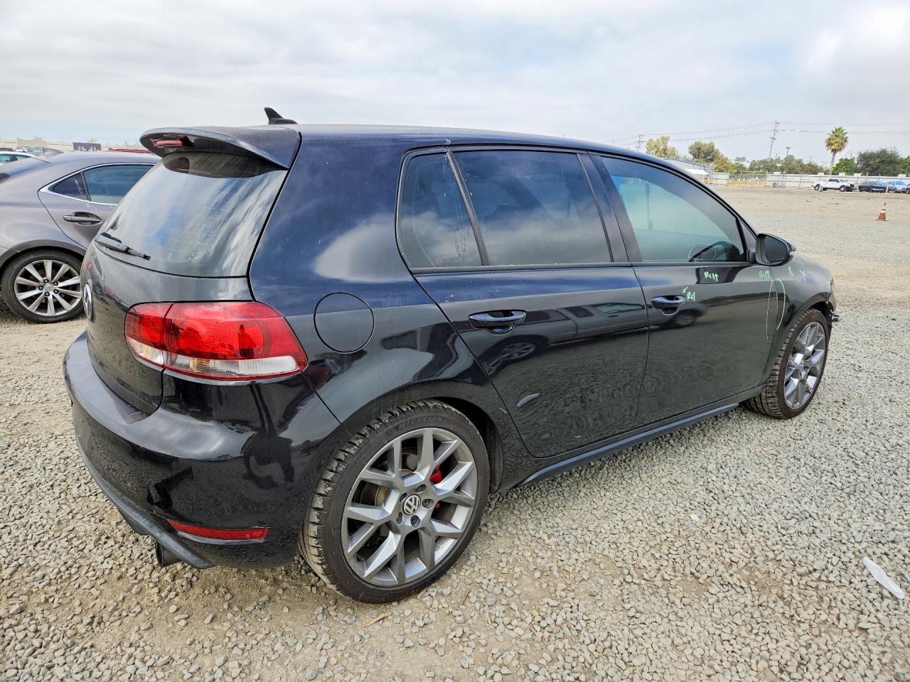 2013 VOLKSWAGEN GTI photo 5