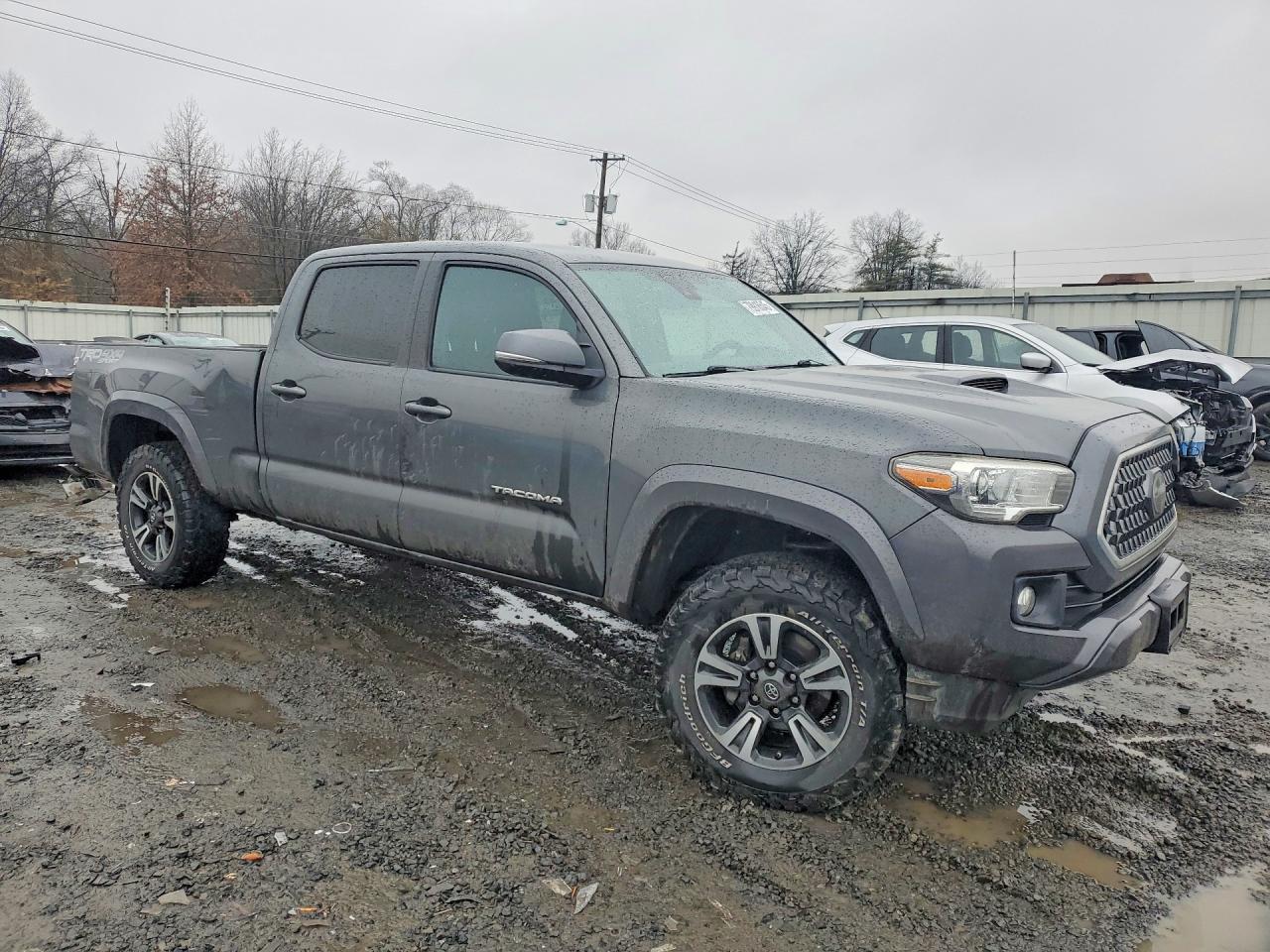 2019 TOYOTA TACOMA TRD SPORT photo 4