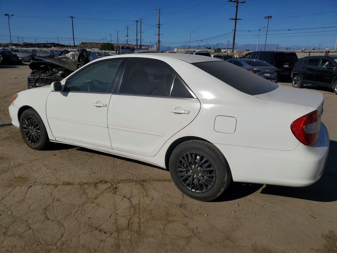 2003 TOYOTA CAMRY LE photo 2