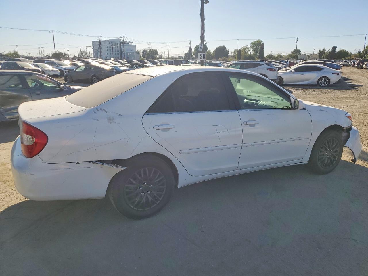 2003 TOYOTA CAMRY LE photo 3