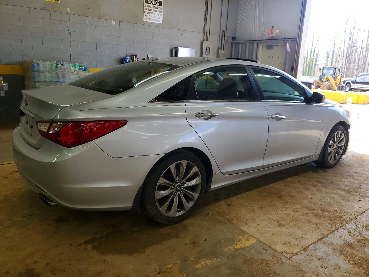 2011 HYUNDAI SONATA SE photo 3