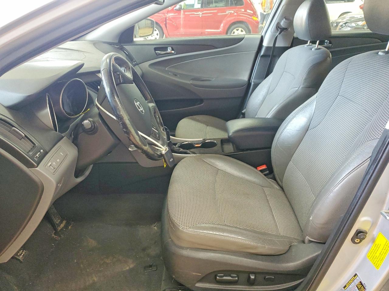 2011 HYUNDAI SONATA SE photo 7