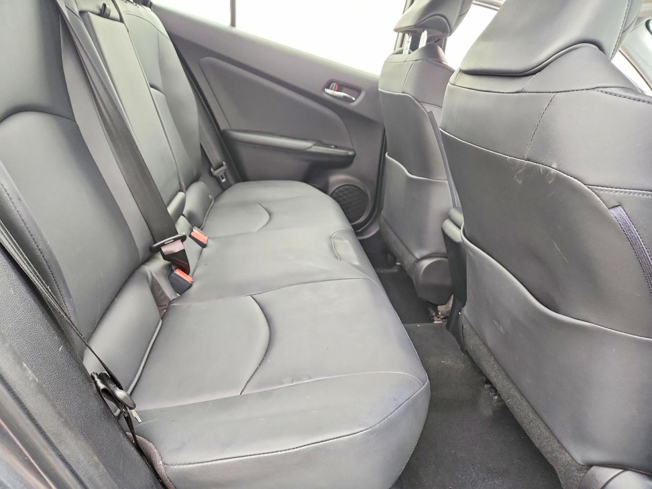 2018 TOYOTA PRIUS FOUR photo 10
