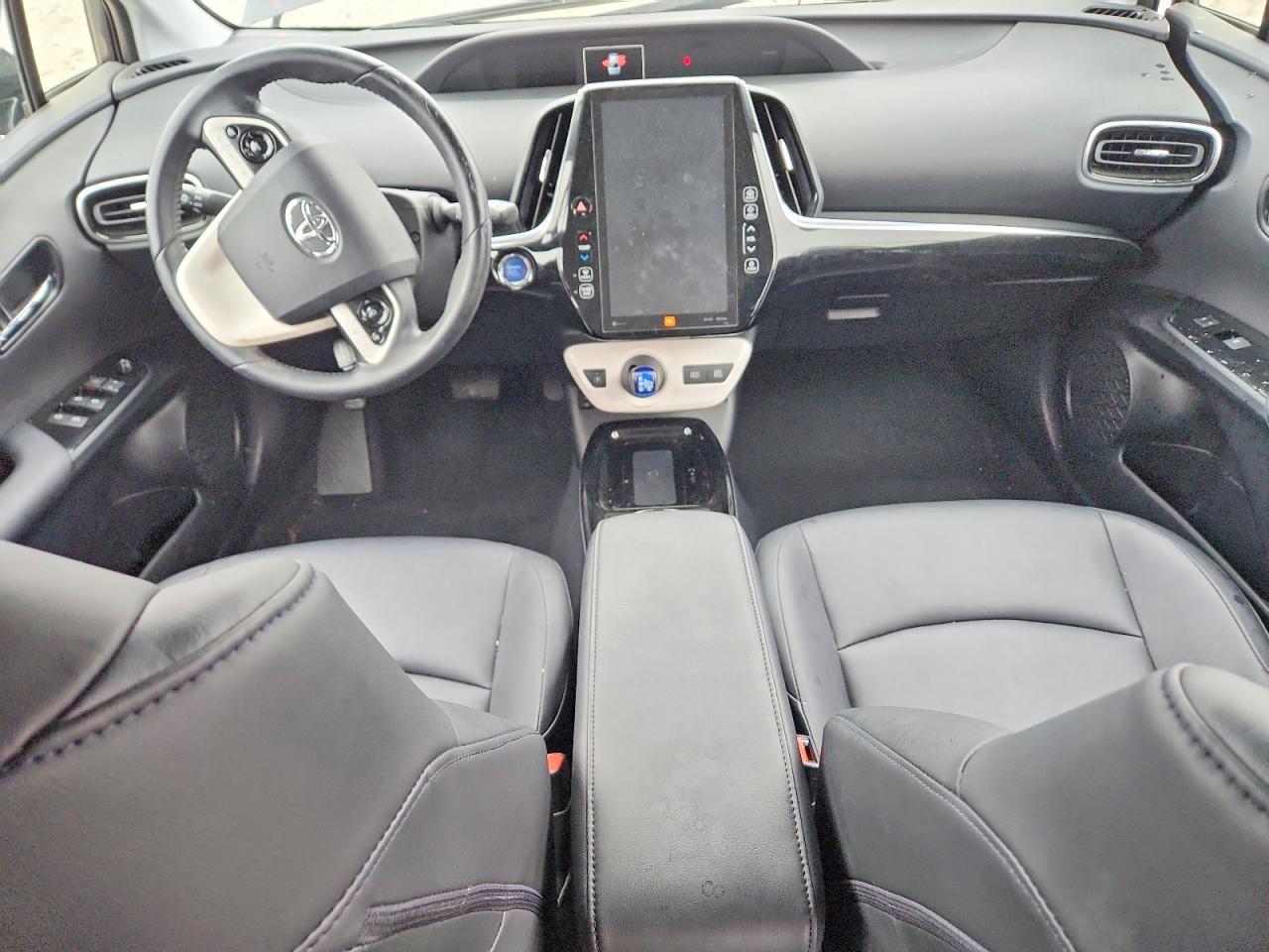 2018 TOYOTA PRIUS FOUR photo 8