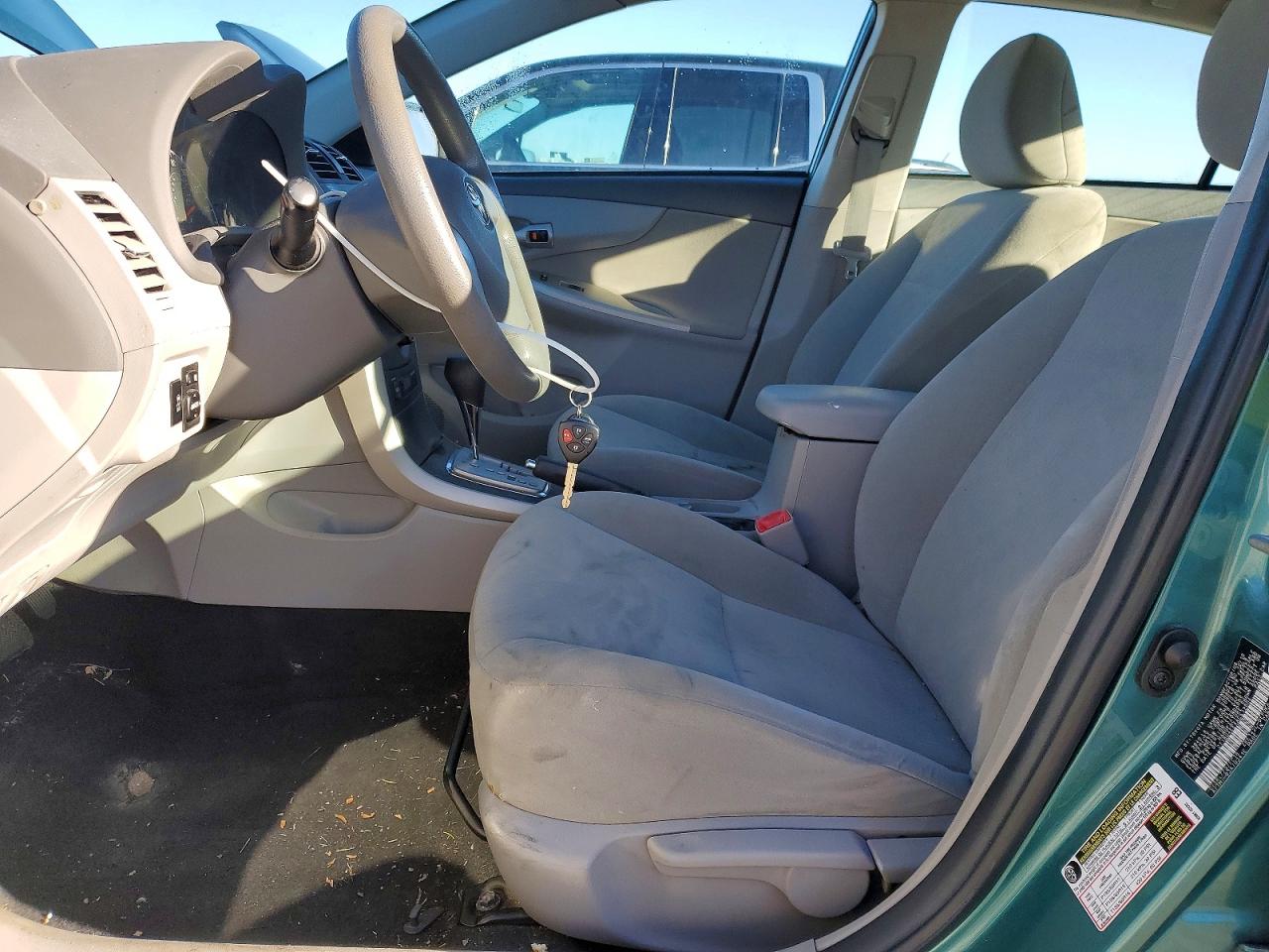 2010 TOYOTA COROLLA LE photo 13