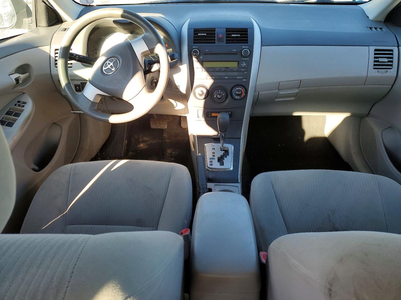 2010 TOYOTA COROLLA LE photo 15