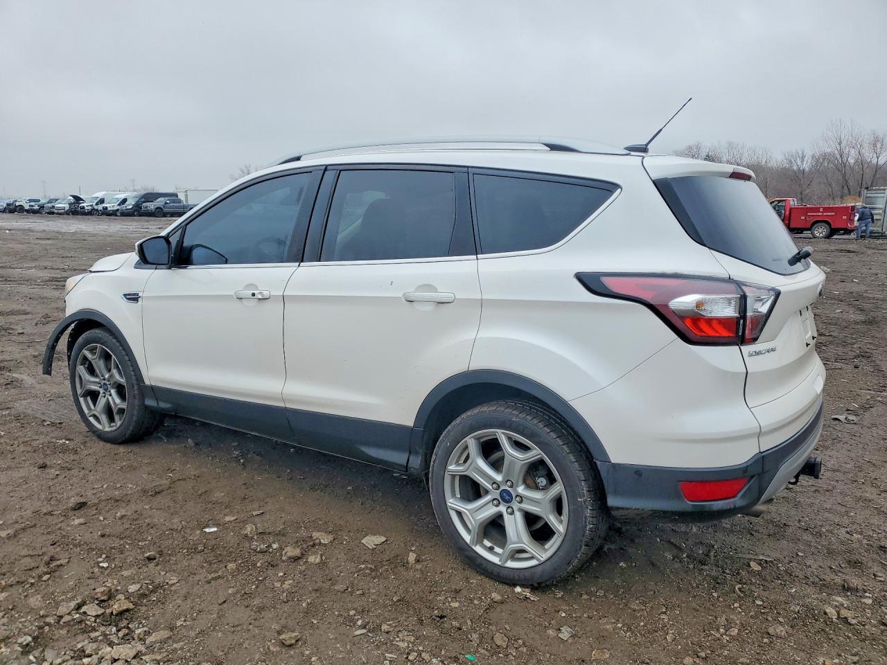 2017 FORD ESCAPE TITANIUM photo 3