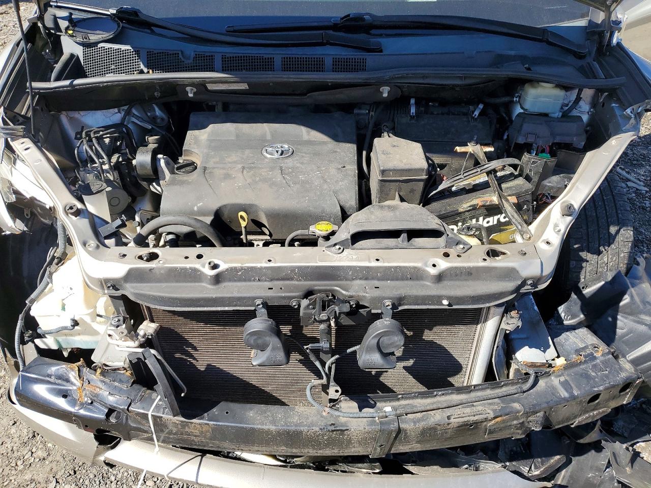 2015 TOYOTA SIENNA LE 8-PASSENGER photo 34
