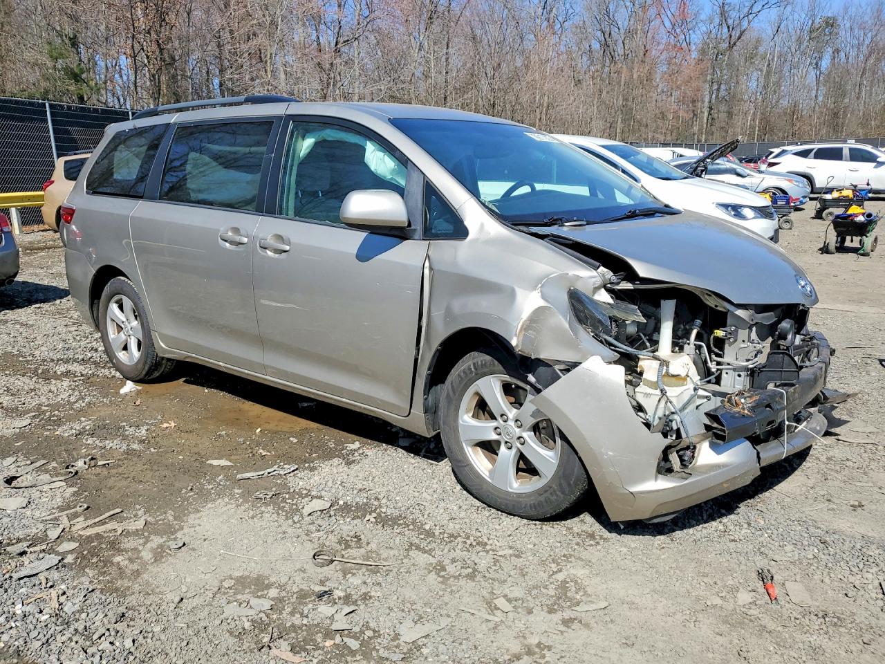 2015 TOYOTA SIENNA LE 8-PASSENGER photo 10