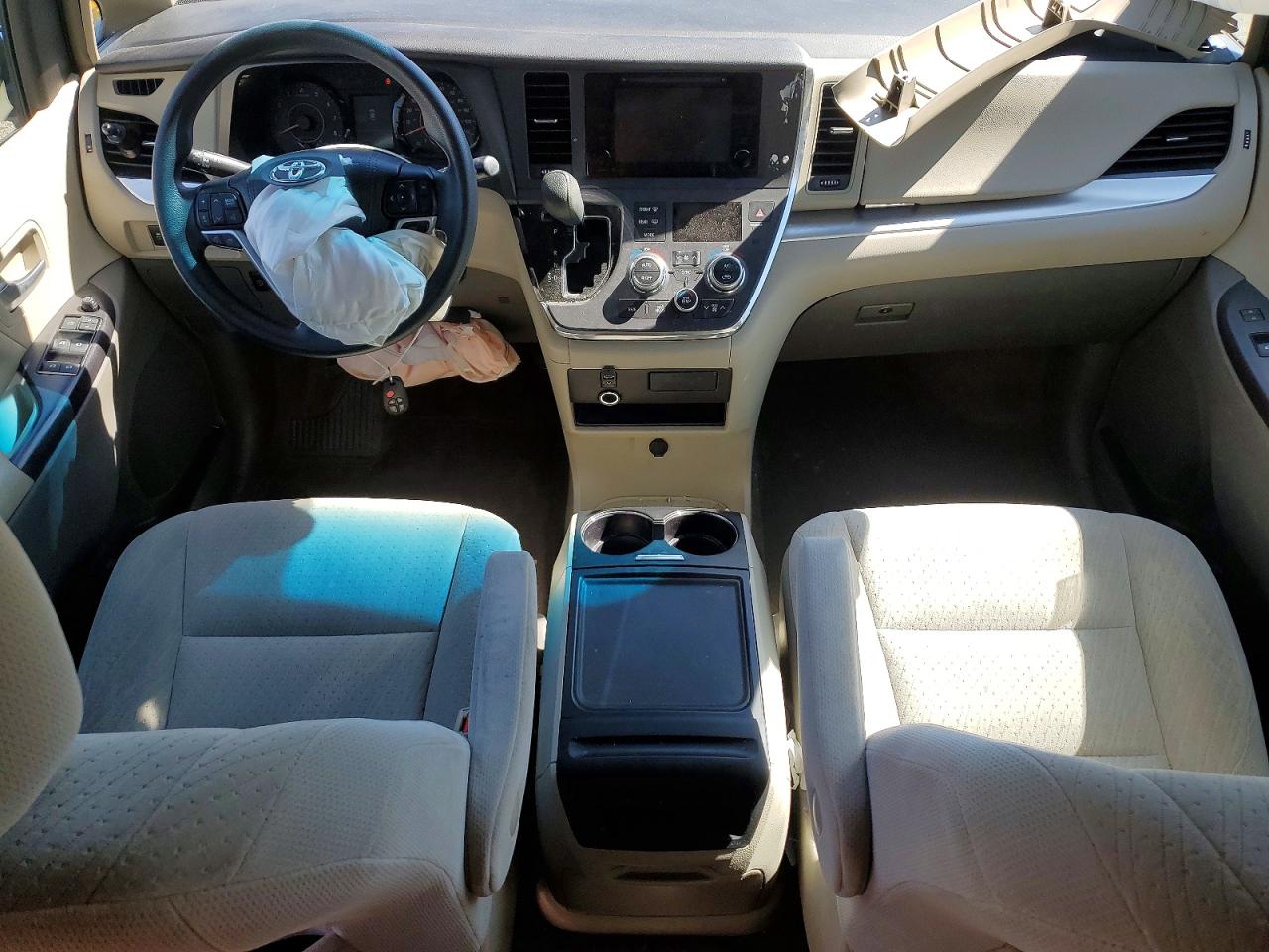 2015 TOYOTA SIENNA LE 8-PASSENGER photo 22
