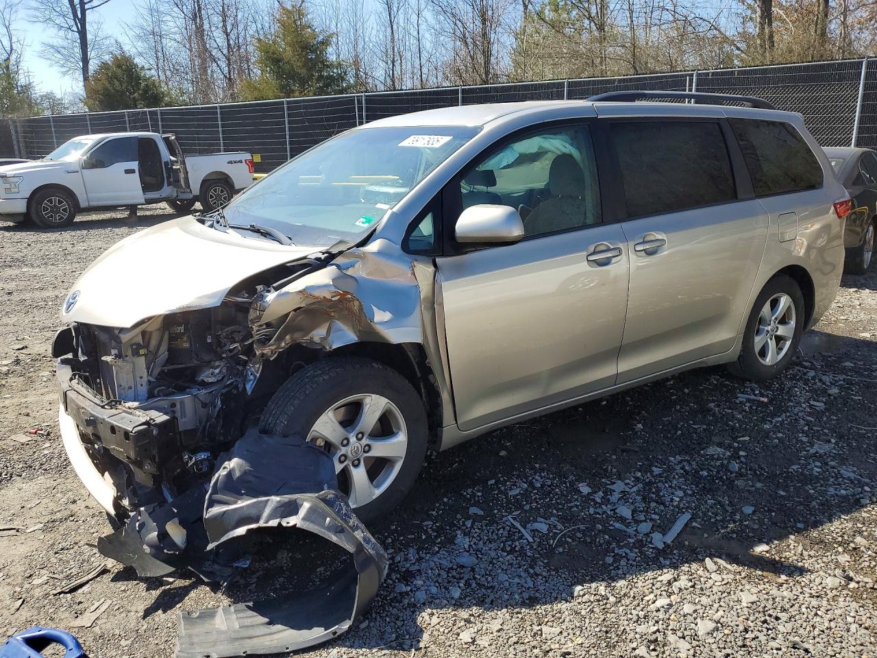 2015 TOYOTA SIENNA