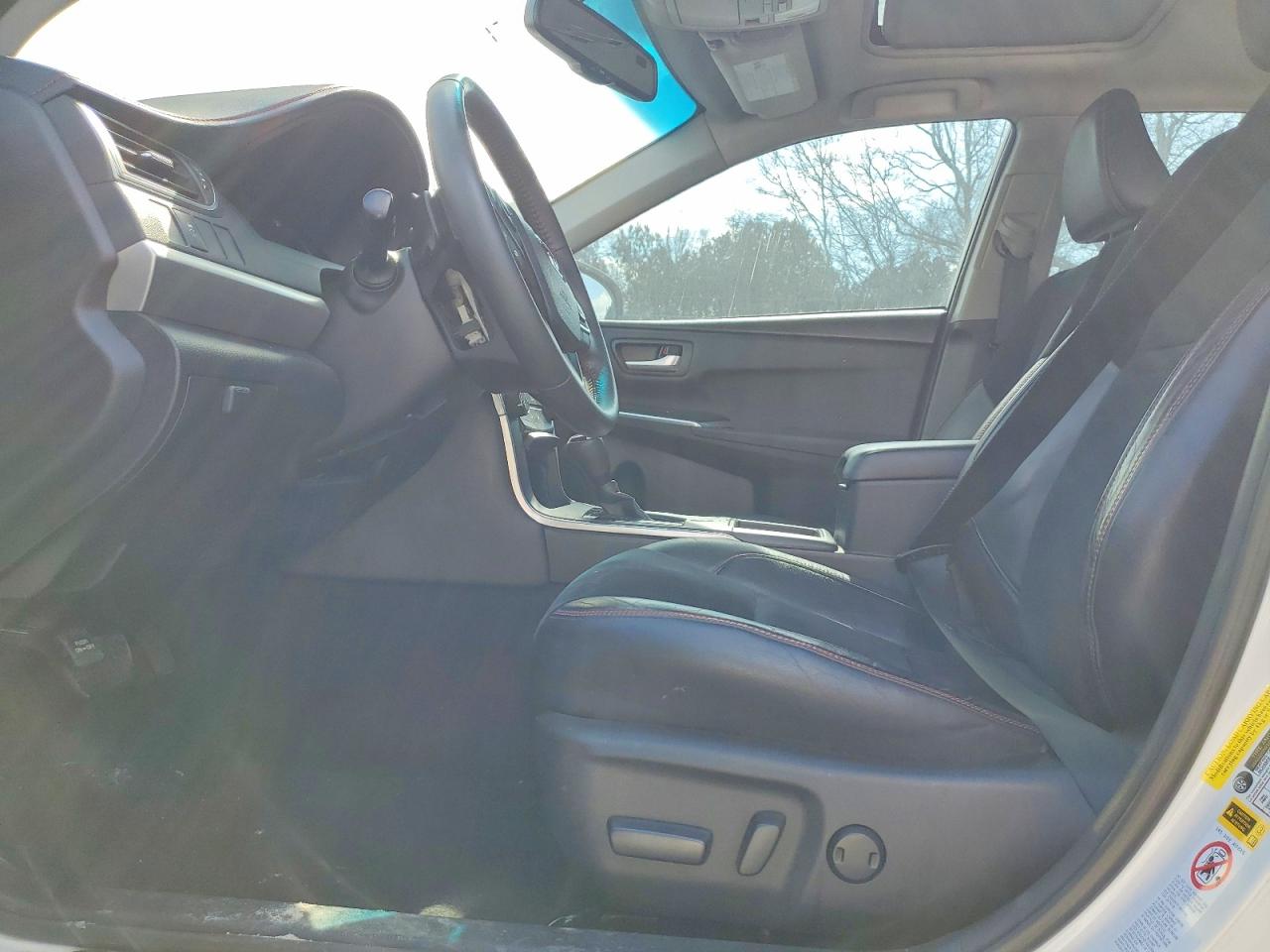 2017 TOYOTA CAMRY SE photo 19