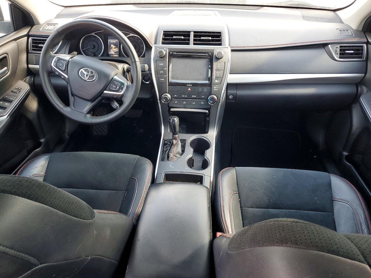 2017 TOYOTA CAMRY SE photo 22