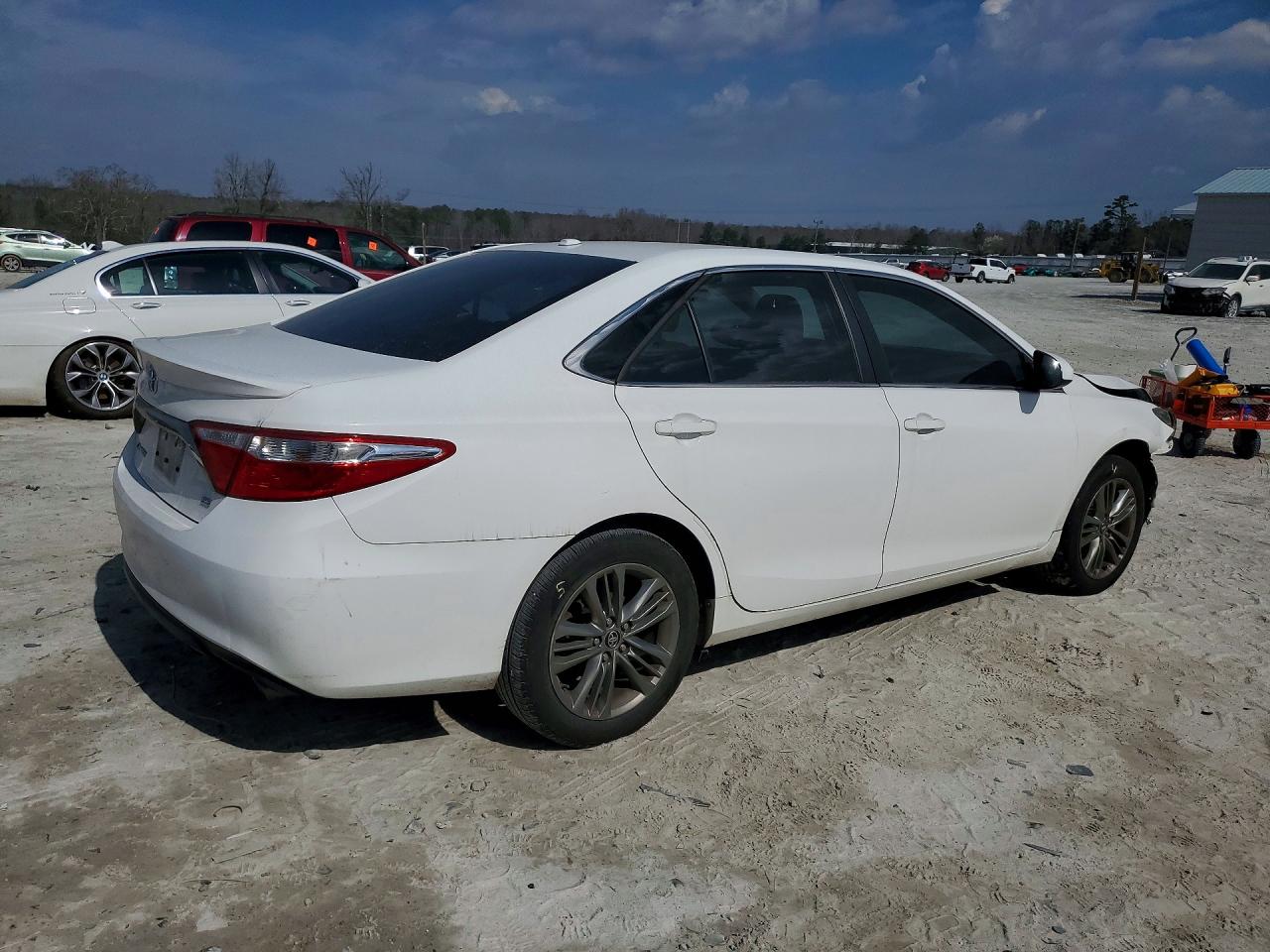 2017 TOYOTA CAMRY SE photo 7