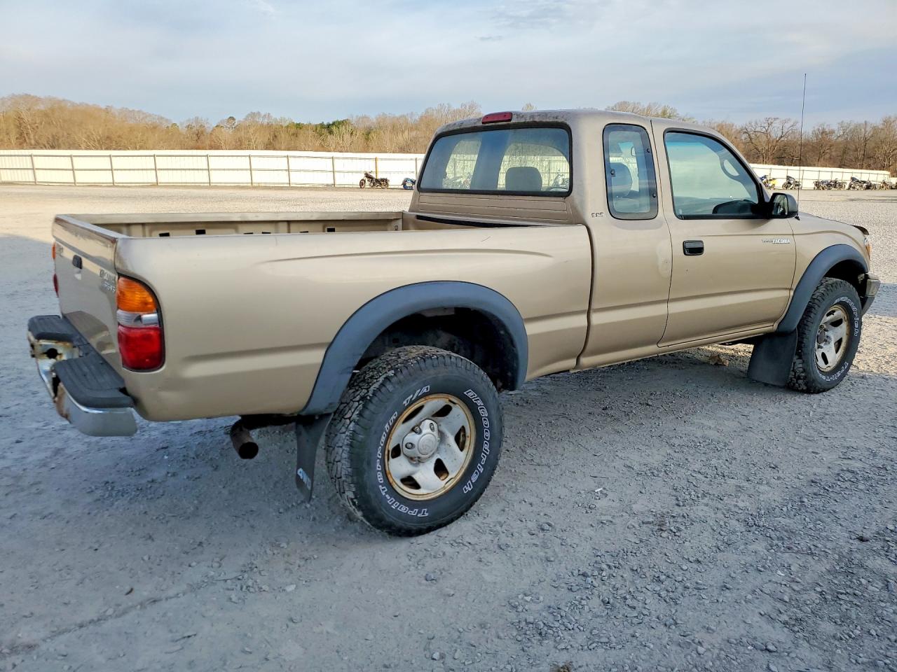 2003 TOYOTA TACOMA photo 3