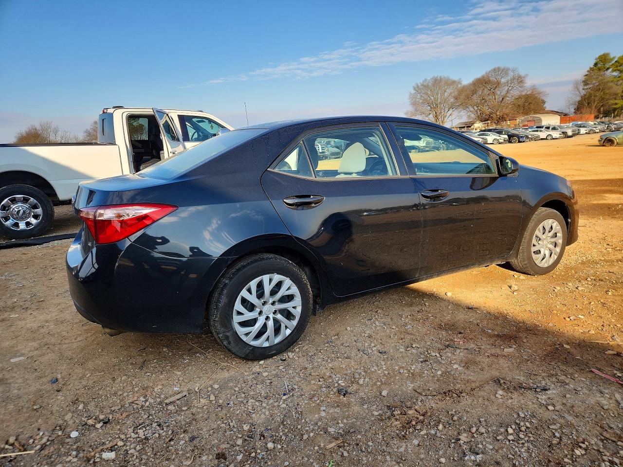 2018 TOYOTA COROLLA LE photo 7