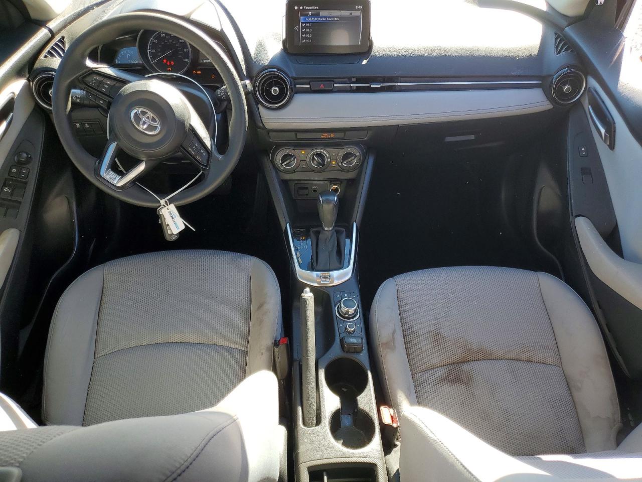 2019 TOYOTA YARIS LE photo 8