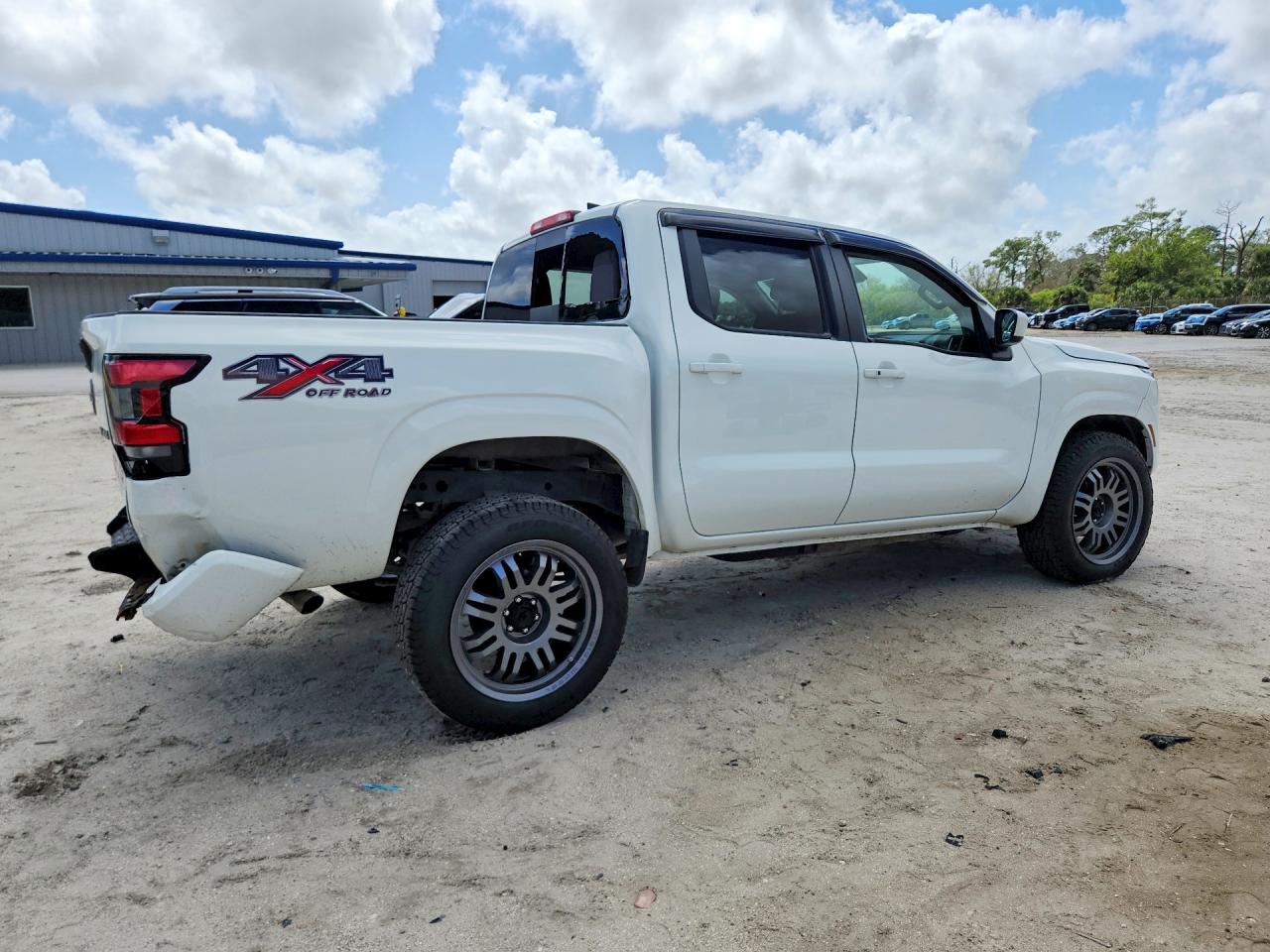2024 NISSAN FRONTIER SV photo 5