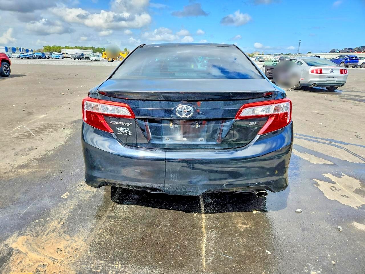 2013 TOYOTA CAMRY SE photo 16