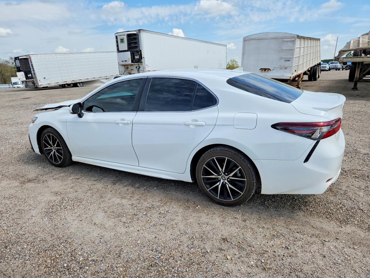 2023 TOYOTA CAMRY SE photo 3