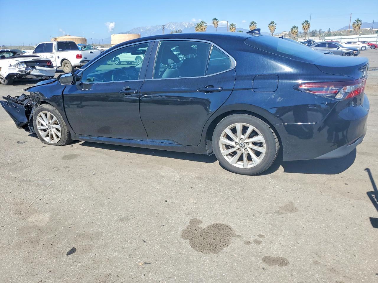 2021 TOYOTA CAMRY LE photo 3