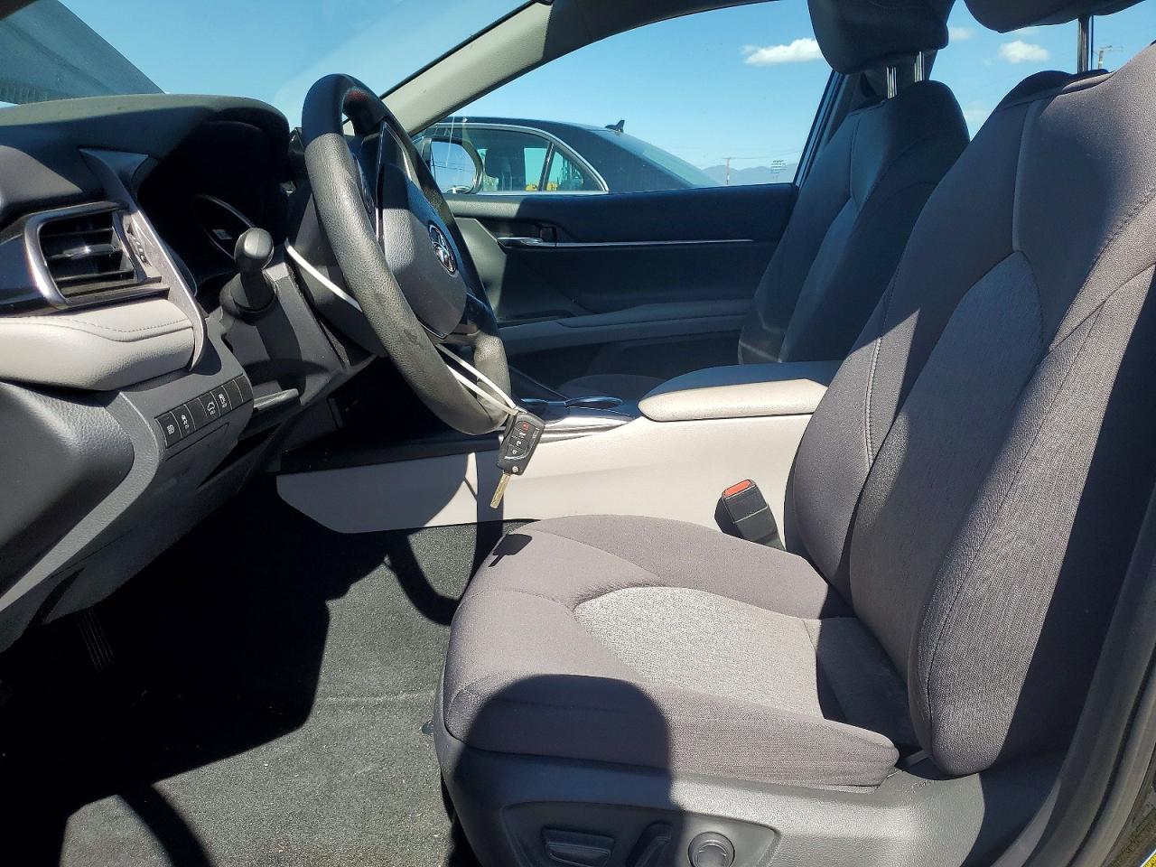 2021 TOYOTA CAMRY LE photo 13