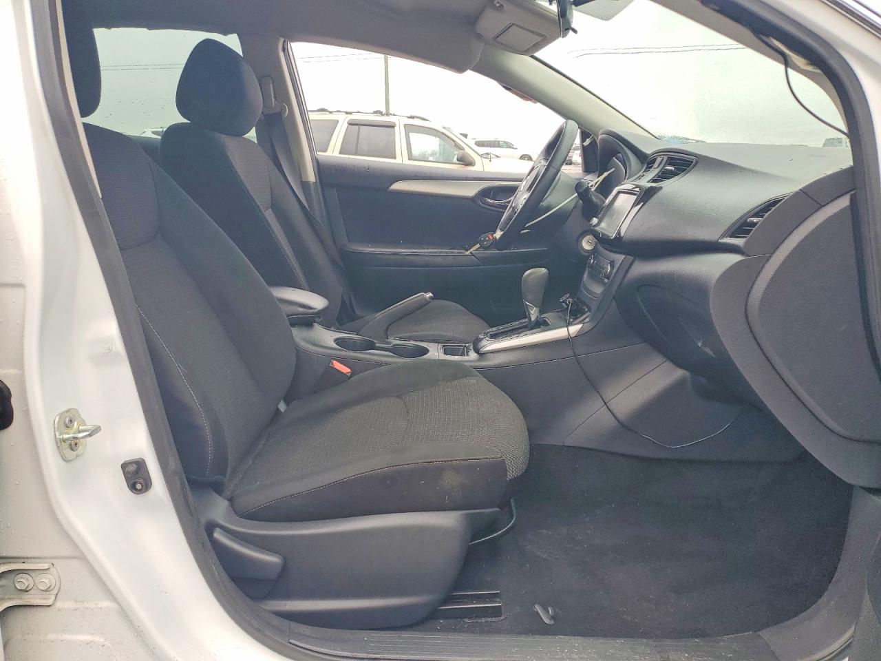 2019 NISSAN SENTRA S photo 7